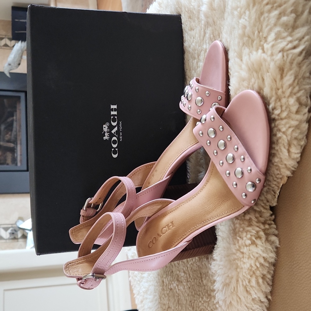 Gorgeous NWT IOB Coach Paige Studded Mat Pink Leather Heeled Sandals 👡💗